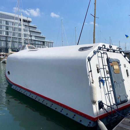 5 Star Ocean Village Marina Reconditioned Rnli Rig Life Boat Southampton Luaran gambar
