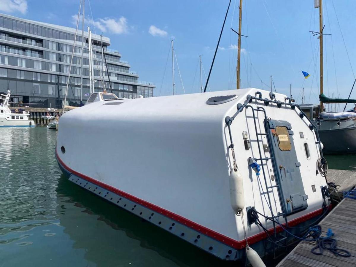 5 Star Ocean Village Marina Reconditioned Rnli Rig Life Boat Southampton Luaran gambar